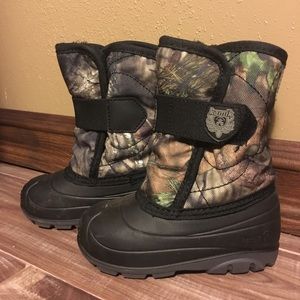Kamik size 8 toddler snowboots